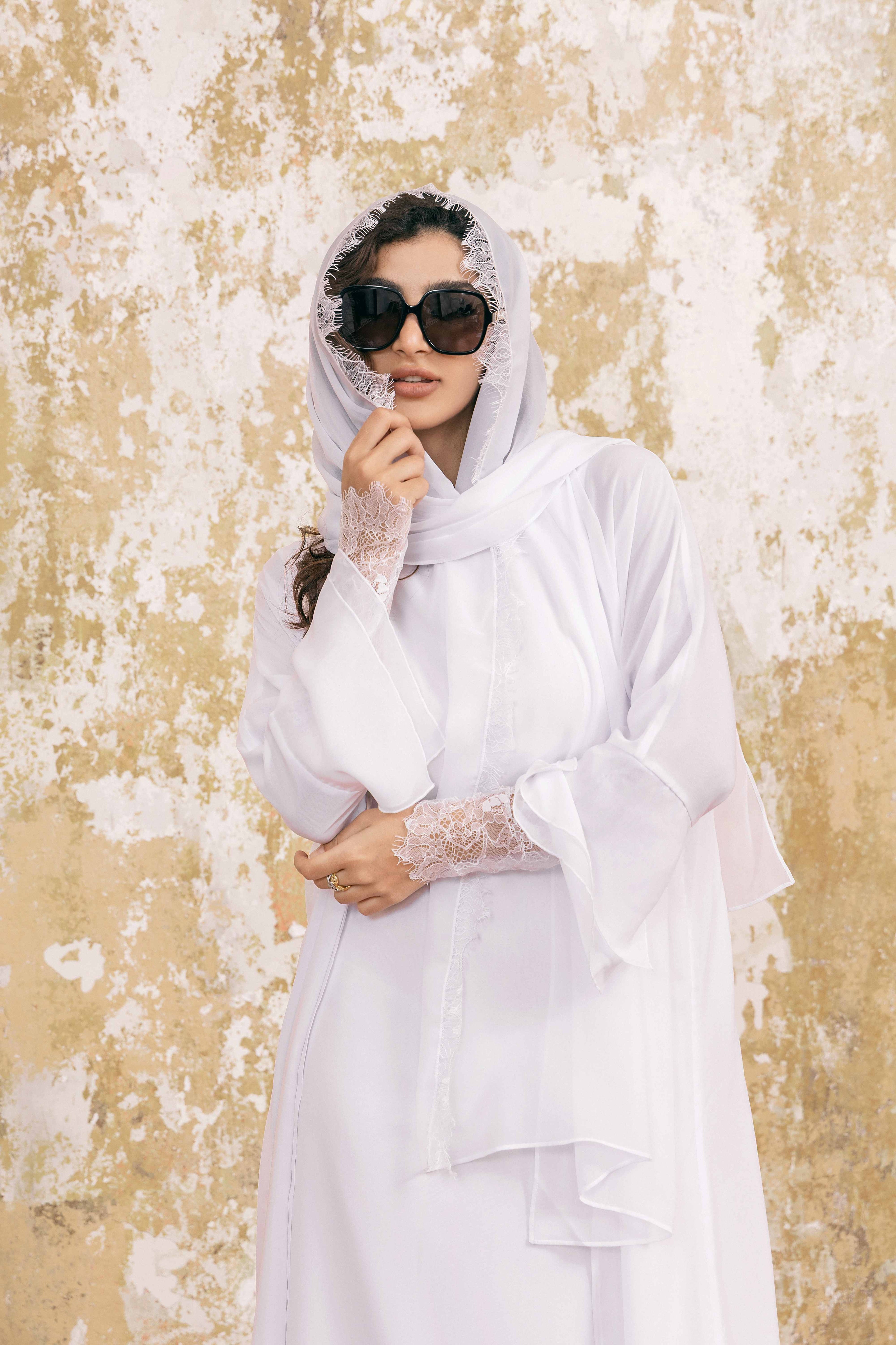 طقم عباية خفيف الوزن شفاف باللون الأبيض P25028