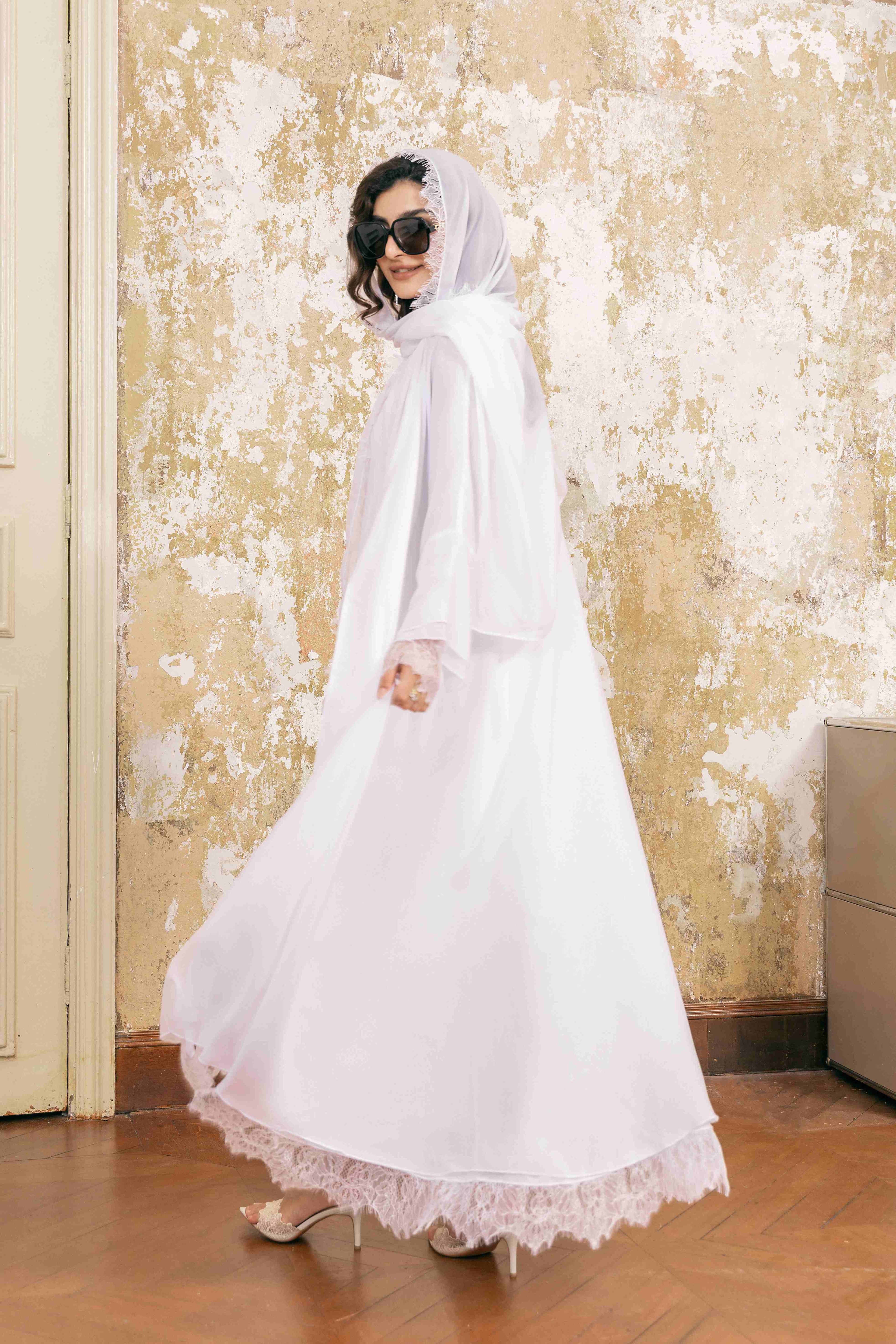 طقم عباية خفيف الوزن شفاف باللون الأبيض P25028