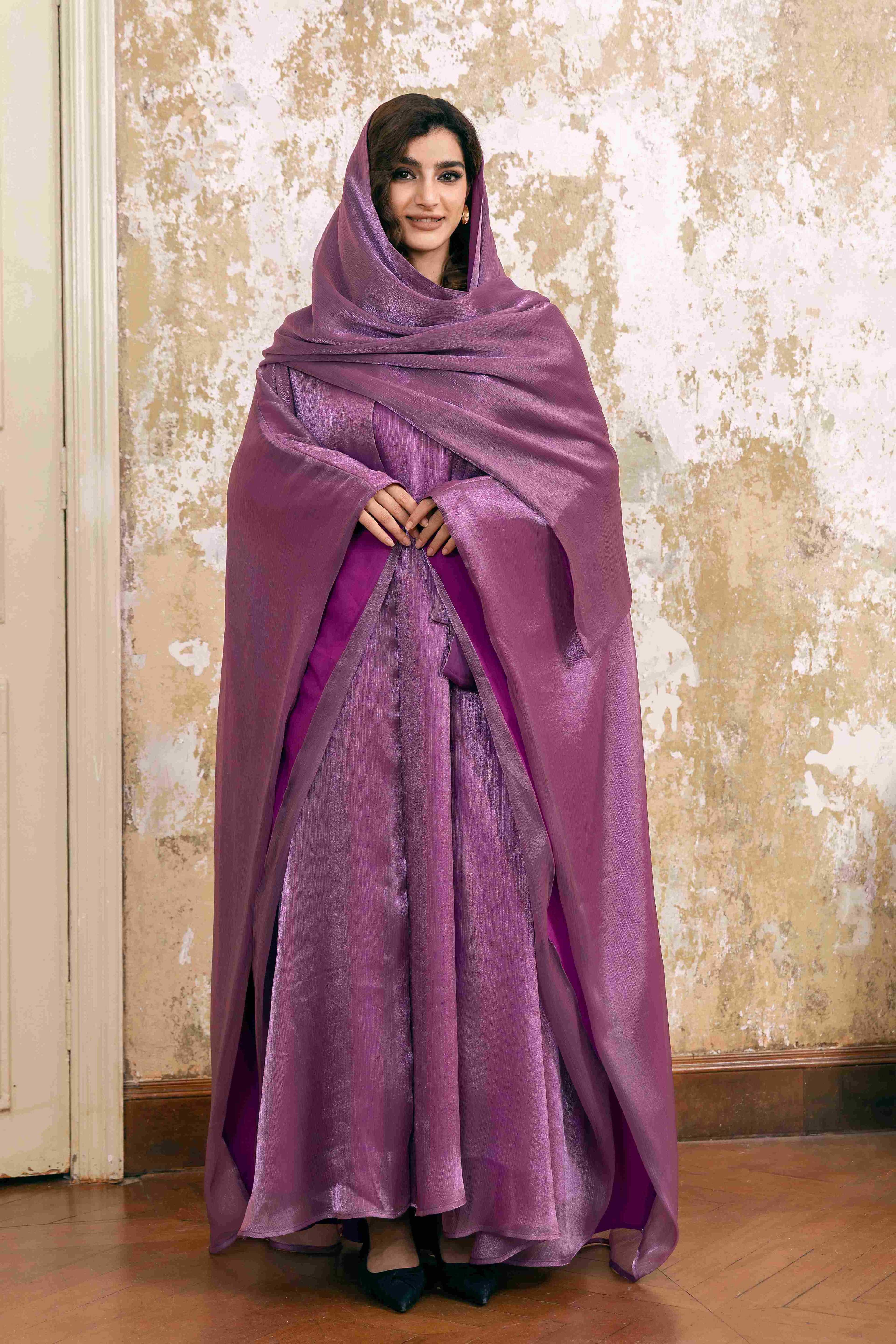 P25006 Ensemble abaya en mousseline à reflets métalliques violet vif