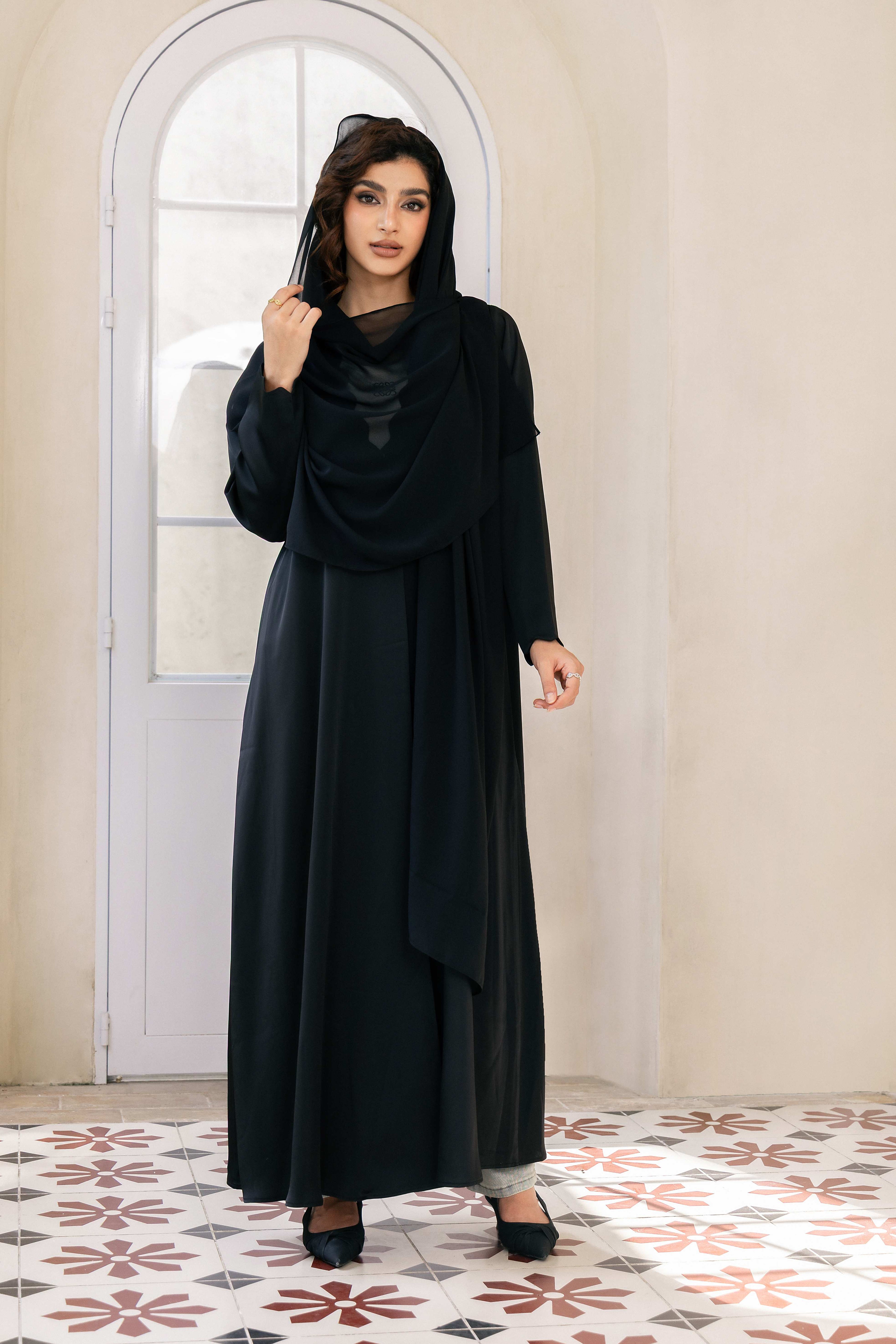 طقم عباءة ومعطف أسود اللون P25027