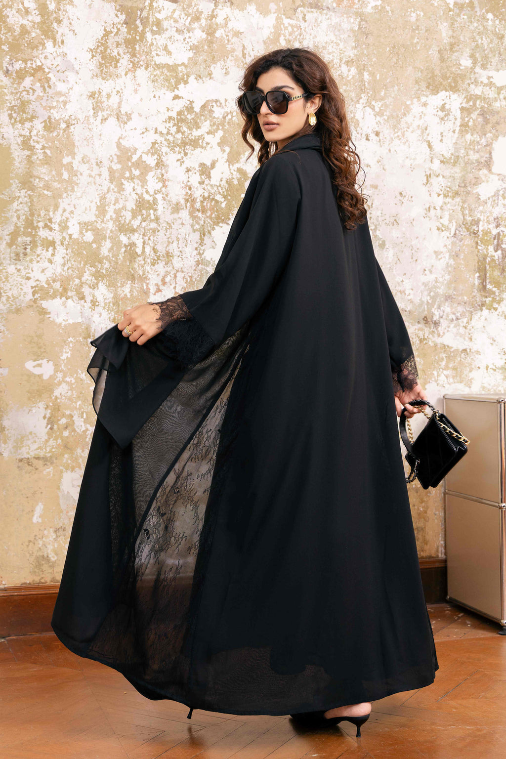 P25029 Ensemble robe abaya en mousseline noire avec finitions en dentelle