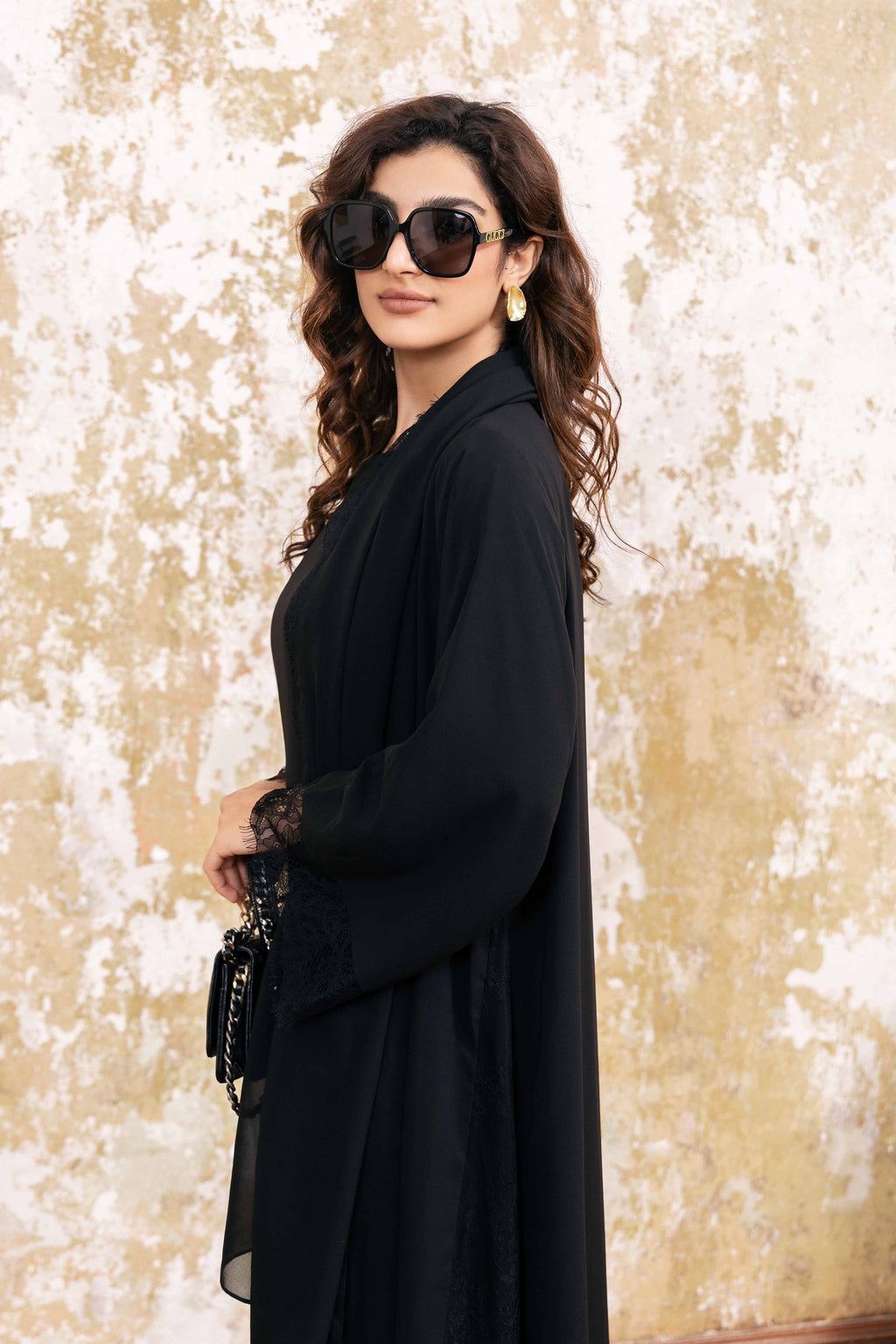 P25029 Ensemble robe abaya en mousseline noire avec finitions en dentelle