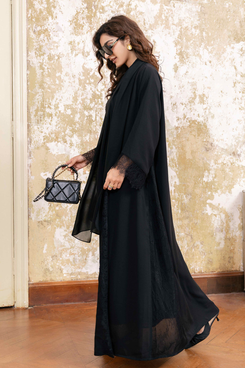 P25029 Ensemble robe abaya en mousseline noire avec finitions en dentelle