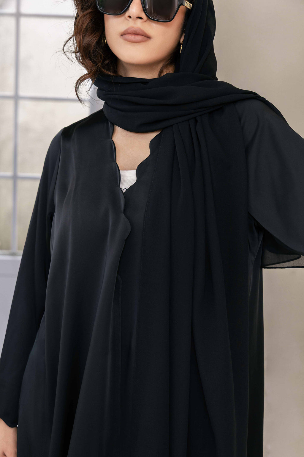 طقم عباءة ومعطف أسود اللون P25027