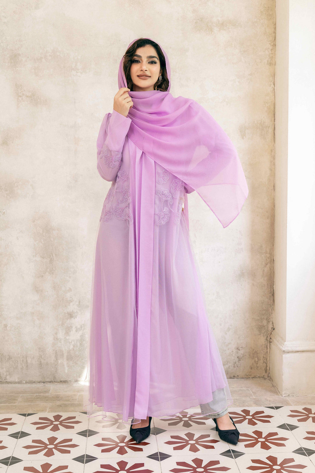 Abaya violette brodée de dentelle et ornée de sequins (P25008)