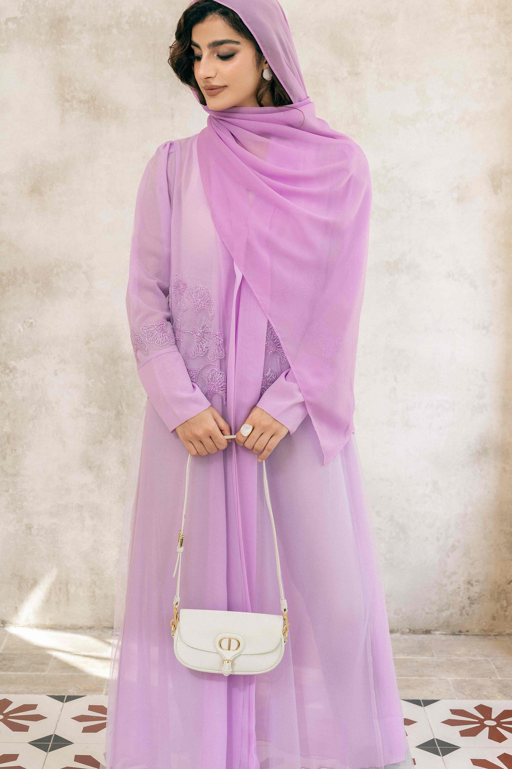 Abaya violette brodée de dentelle et ornée de sequins (P25008)