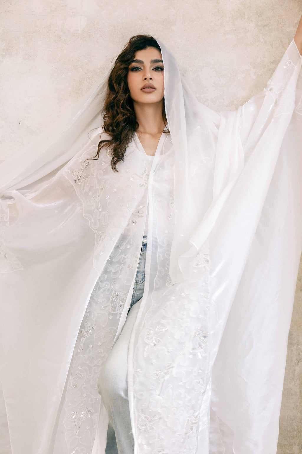 Robe de mariée en dentelle blanche P25007, style abaya brodée et ornée de sequins 