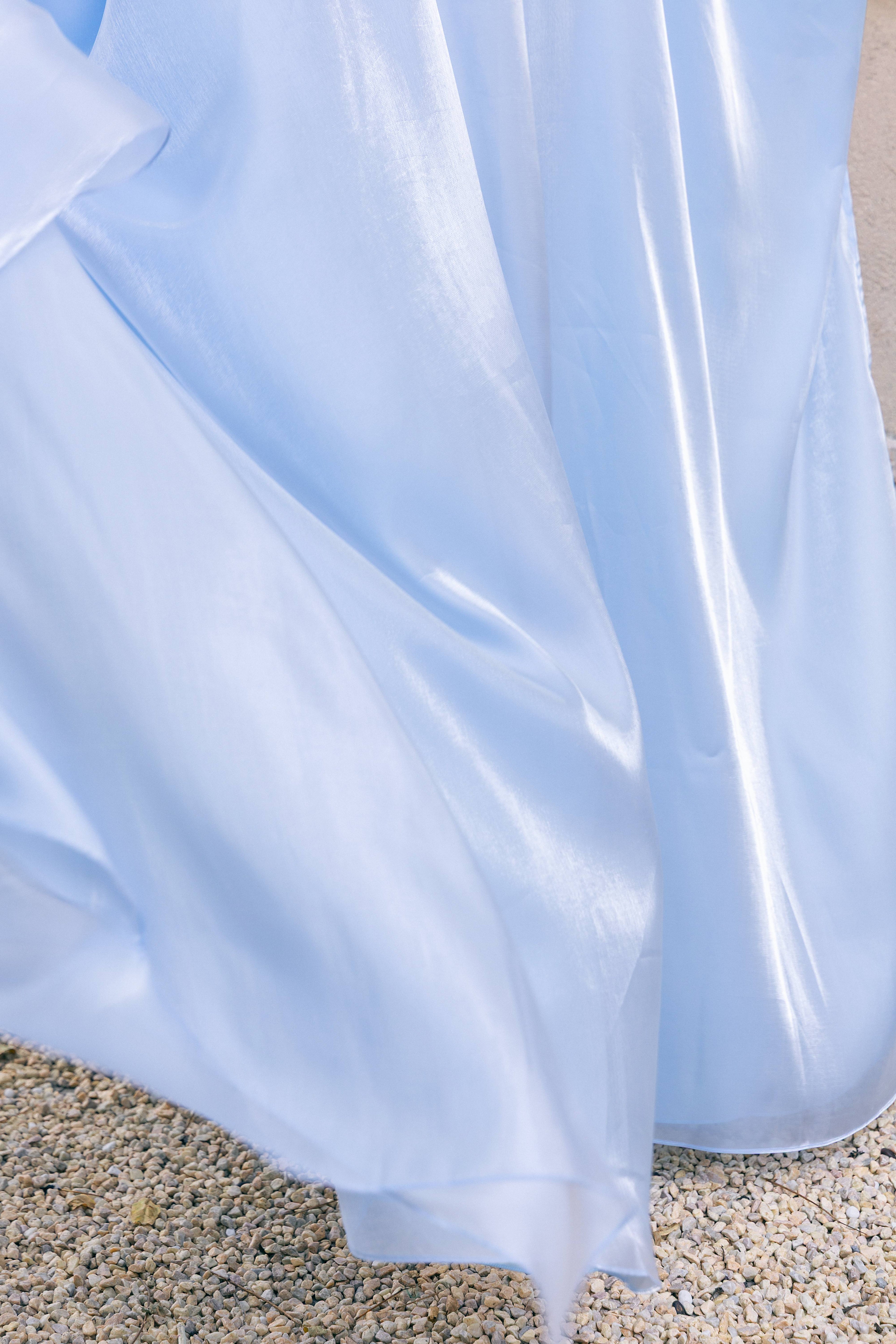 Abaya en satin bleu ciel lumineux lys P25003