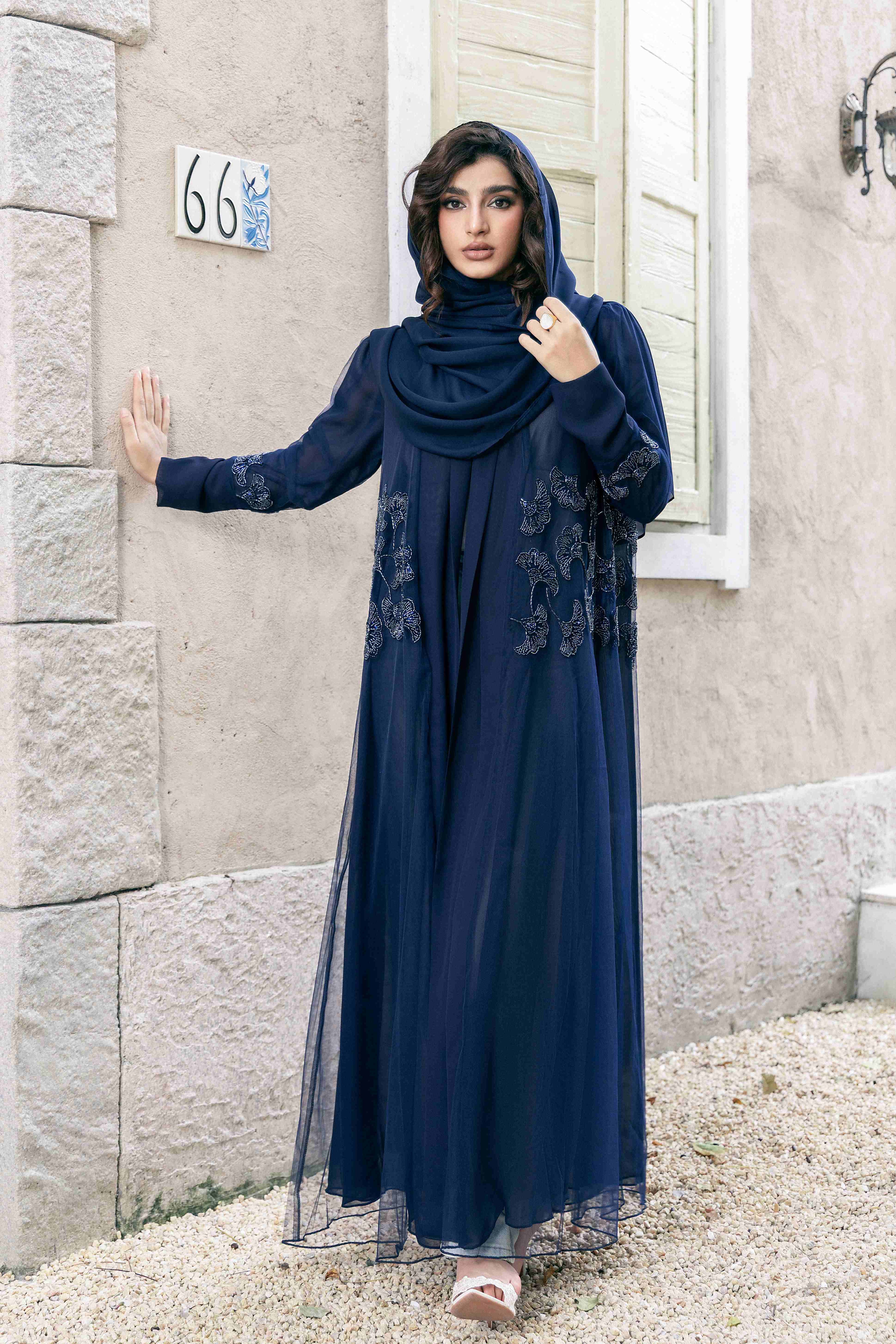 Abaya bleu foncé brodée de dentelle et ornée de sequins (P25008)