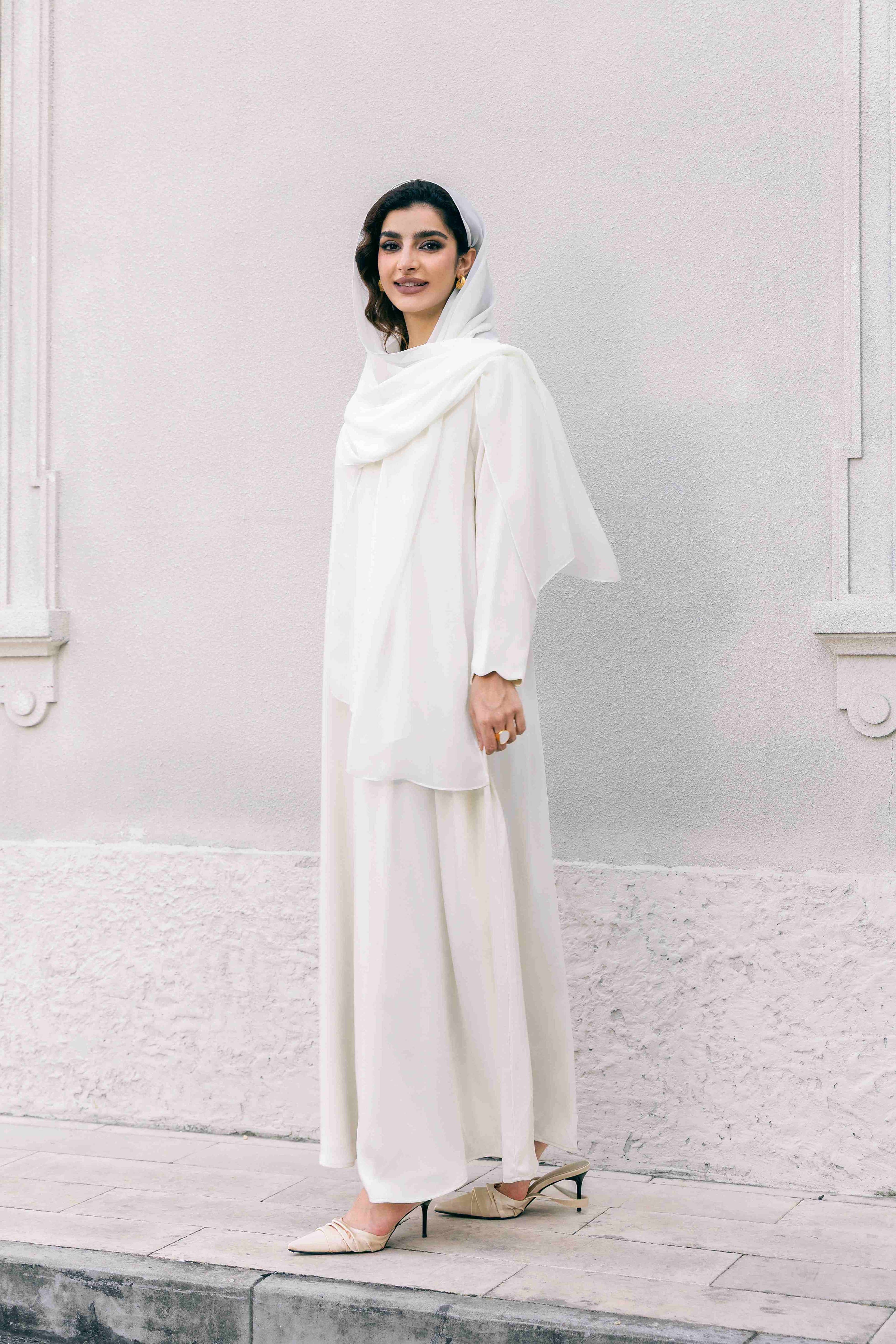 طقم عباية ومعطف باللون الأبيض من P25027