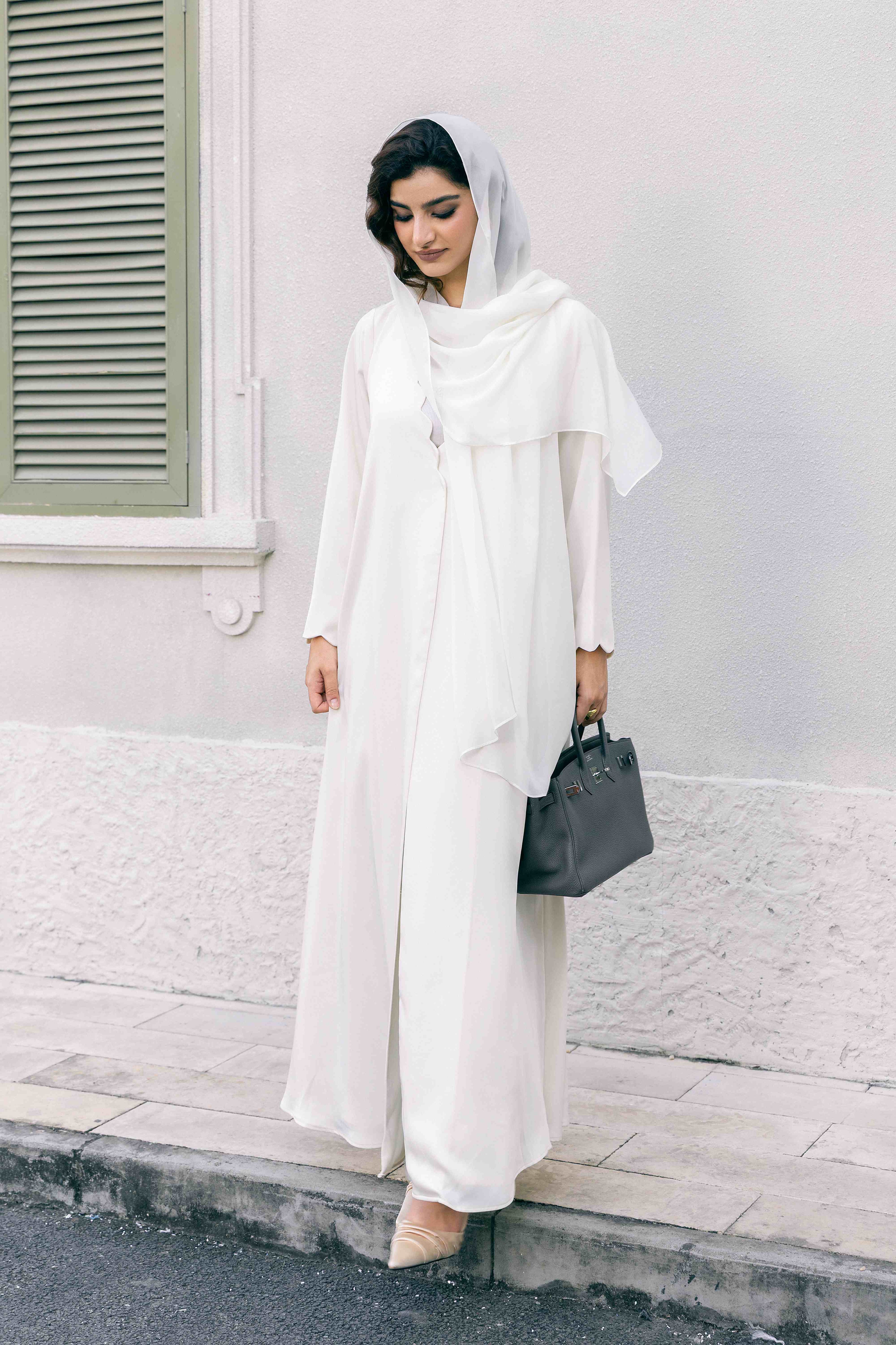 طقم عباية ومعطف باللون الأبيض من P25027