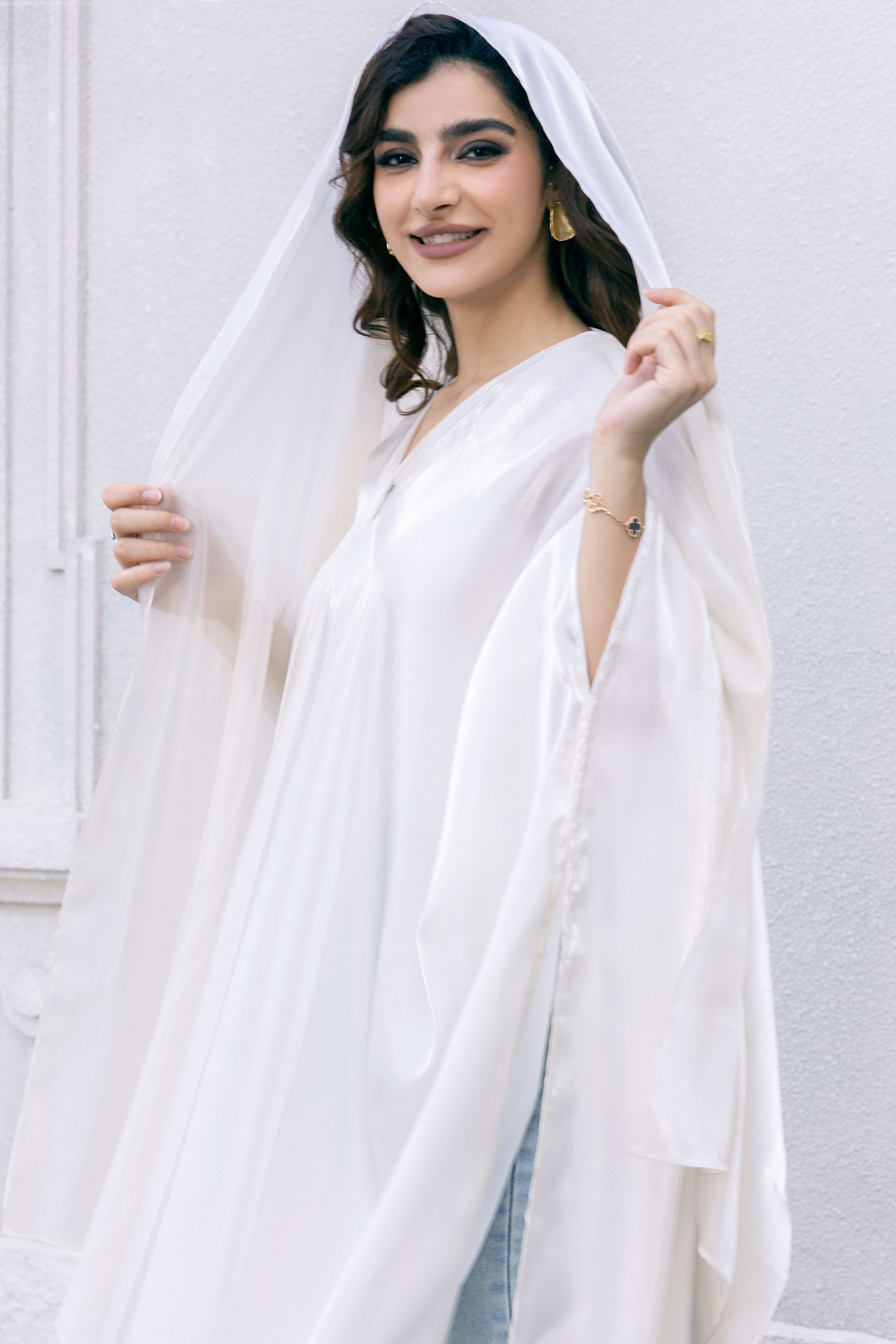 Luminous Moonlight White Lily Satin Abaya – NUR OYOUNI