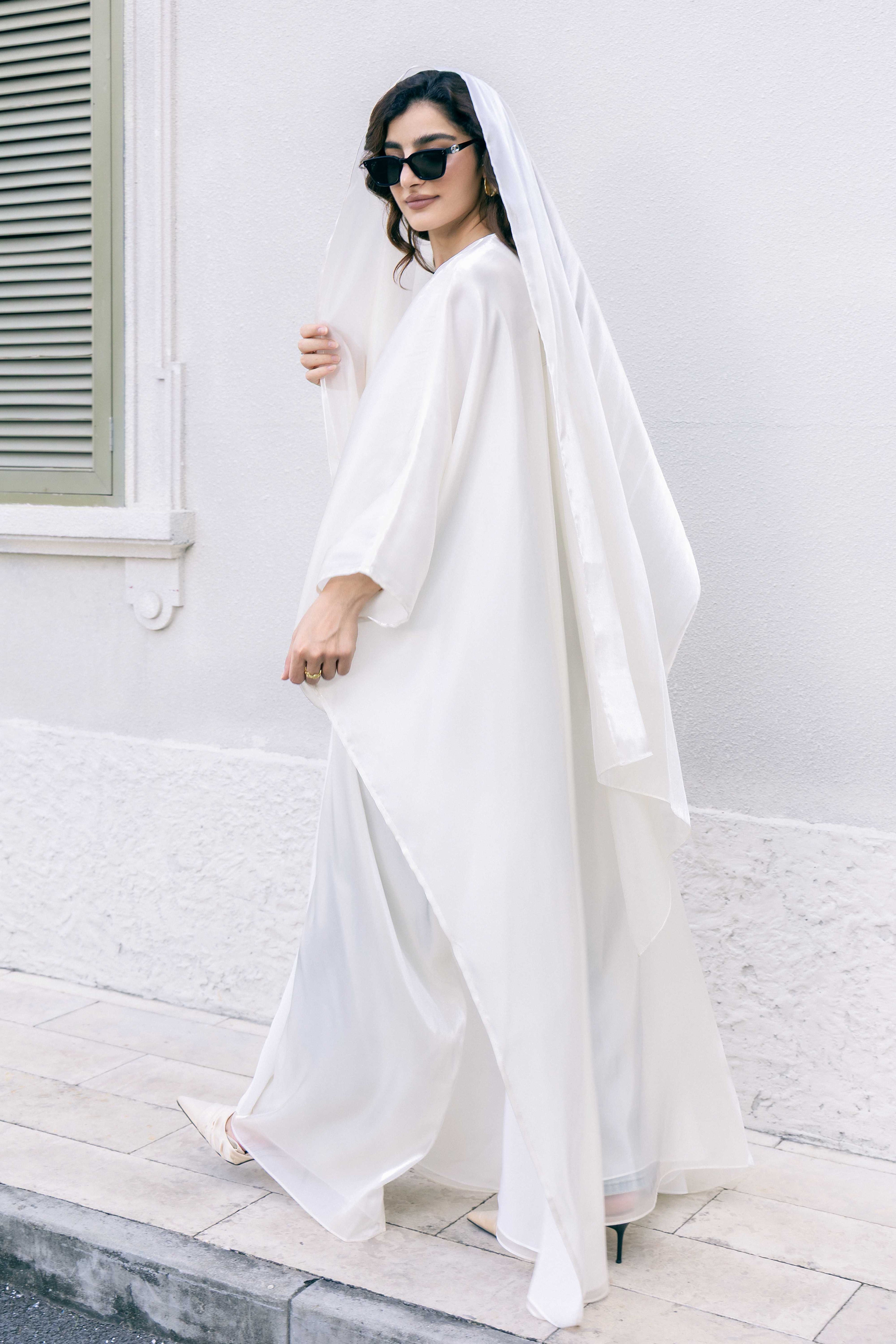 Abaya en satin blanc lys clair de lune lumineux P25003