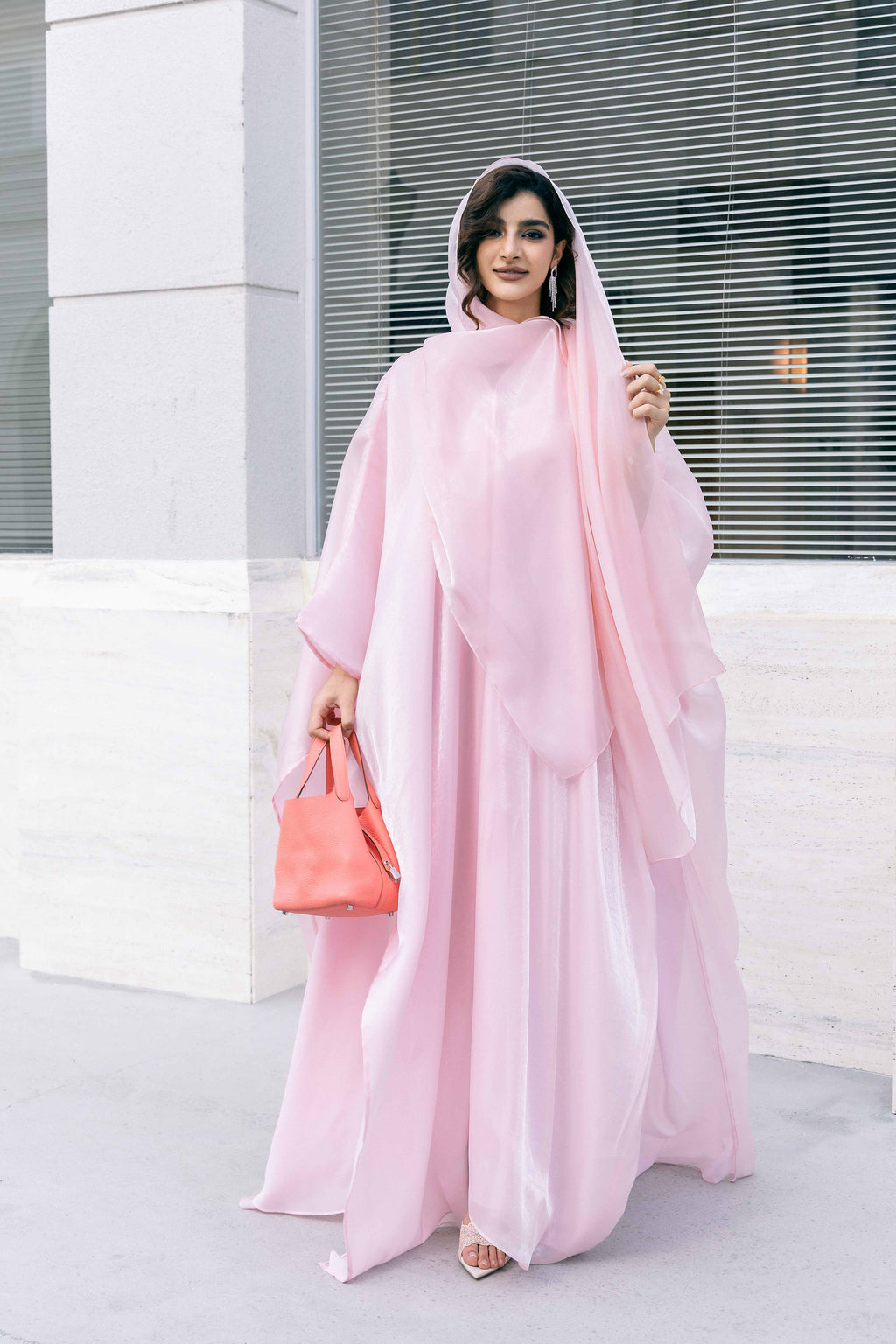 Abaya en satin rose pâle lumineux lys P25003