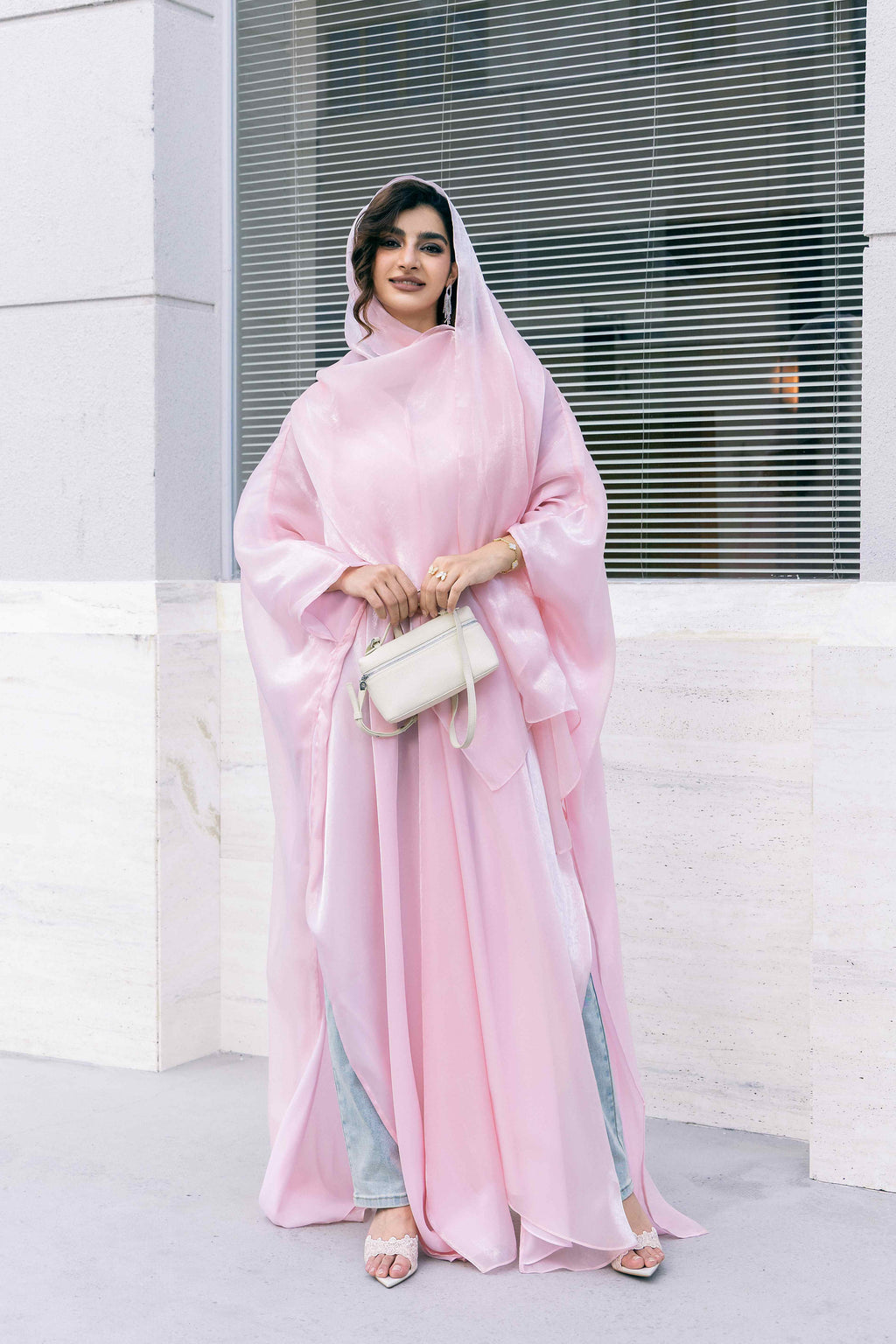 Abaya en satin rose pâle lumineux lys P25003