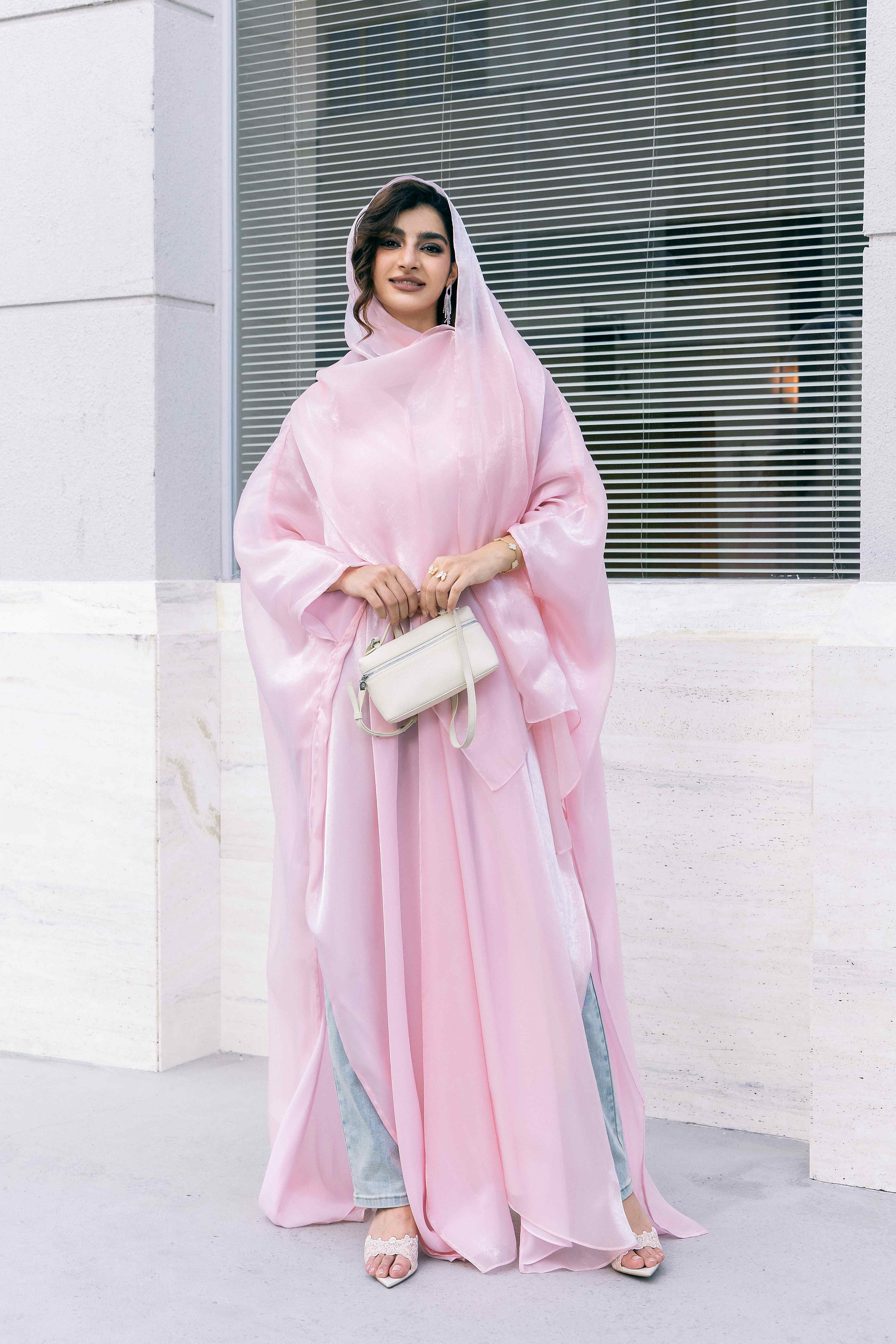Abaya en satin rose pâle lumineux lys P25003