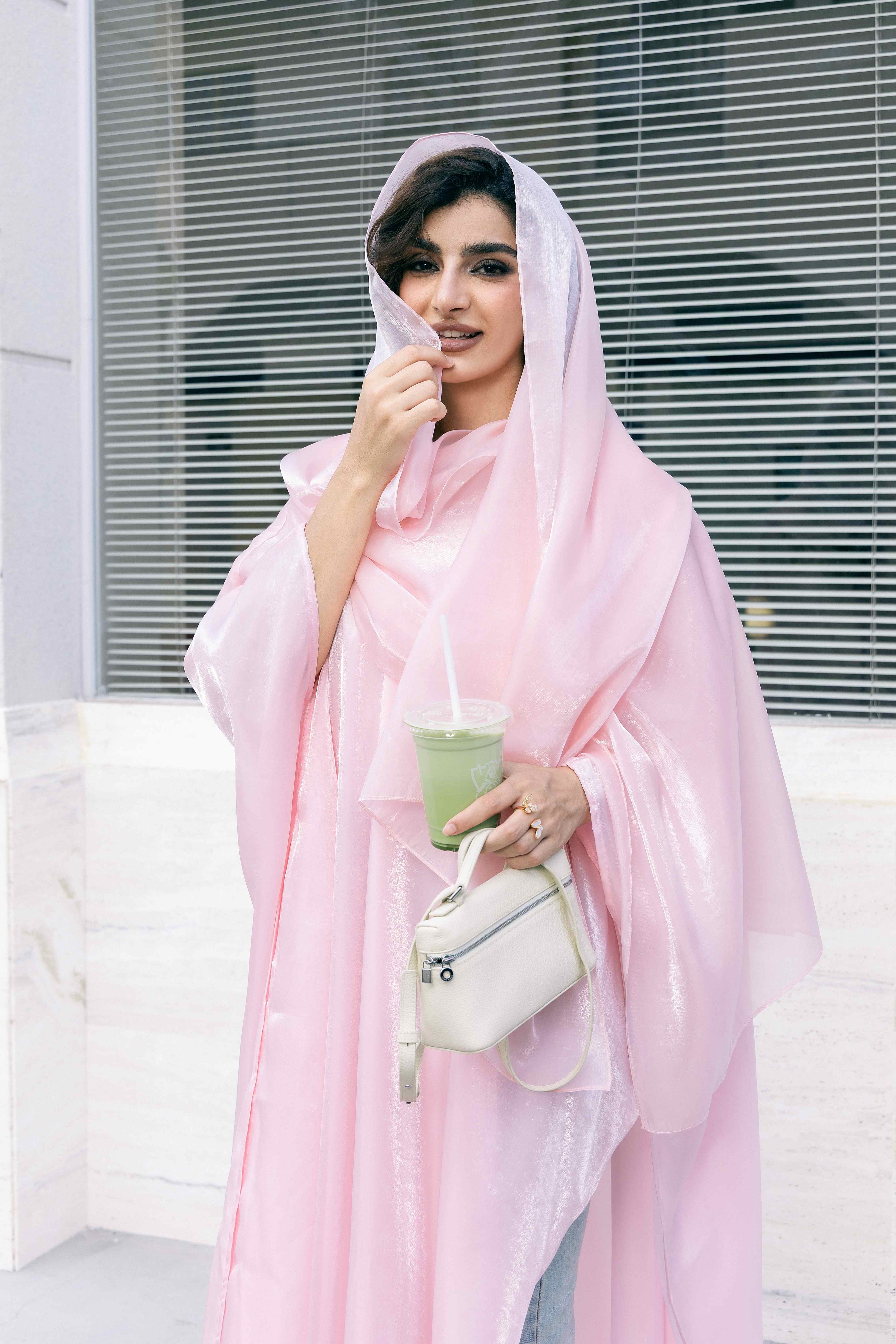 Abaya en satin rose pâle lumineux lys P25003