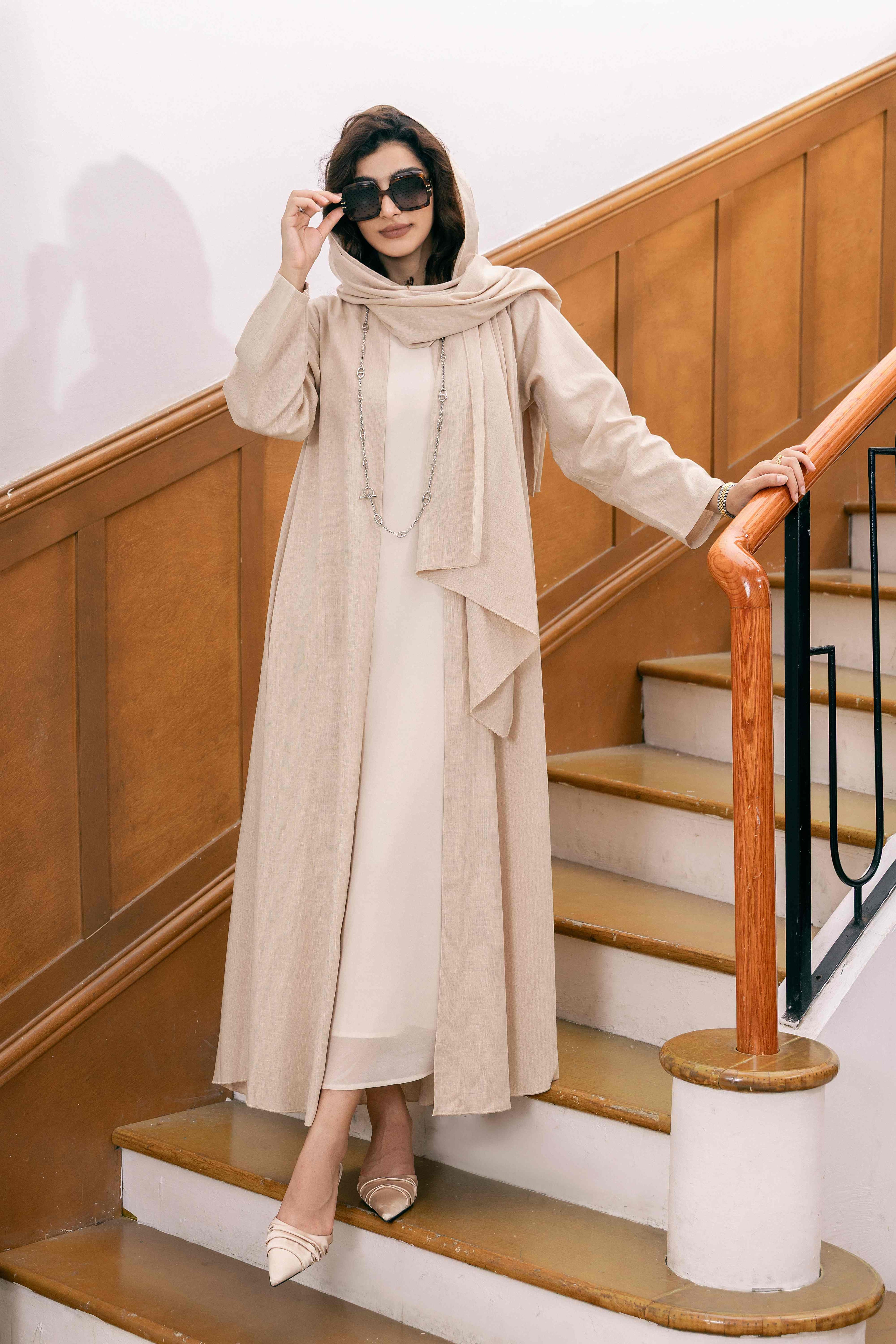 طقم عباية من الكتان بتصميم كلاسيكي بلون كاكي فاتح P25024