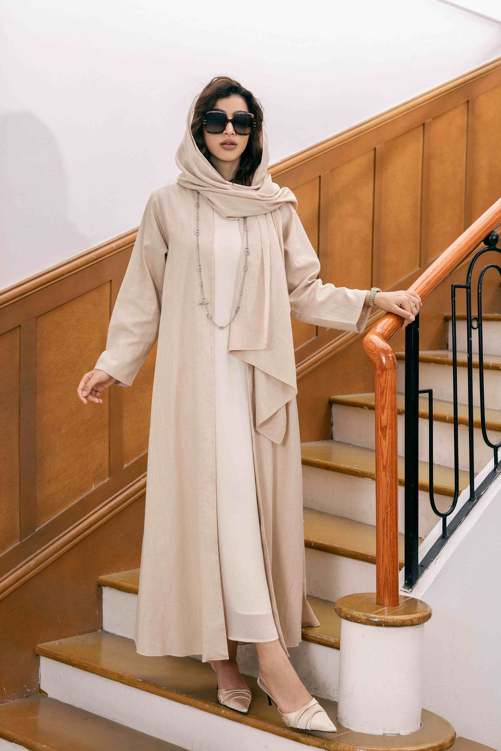 طقم عباية من الكتان بتصميم كلاسيكي بلون كاكي فاتح P25024