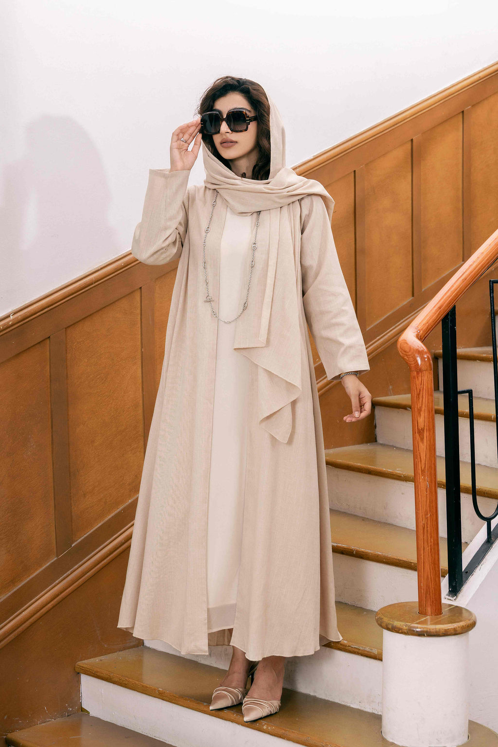 طقم عباية من الكتان بتصميم كلاسيكي بلون كاكي فاتح P25024