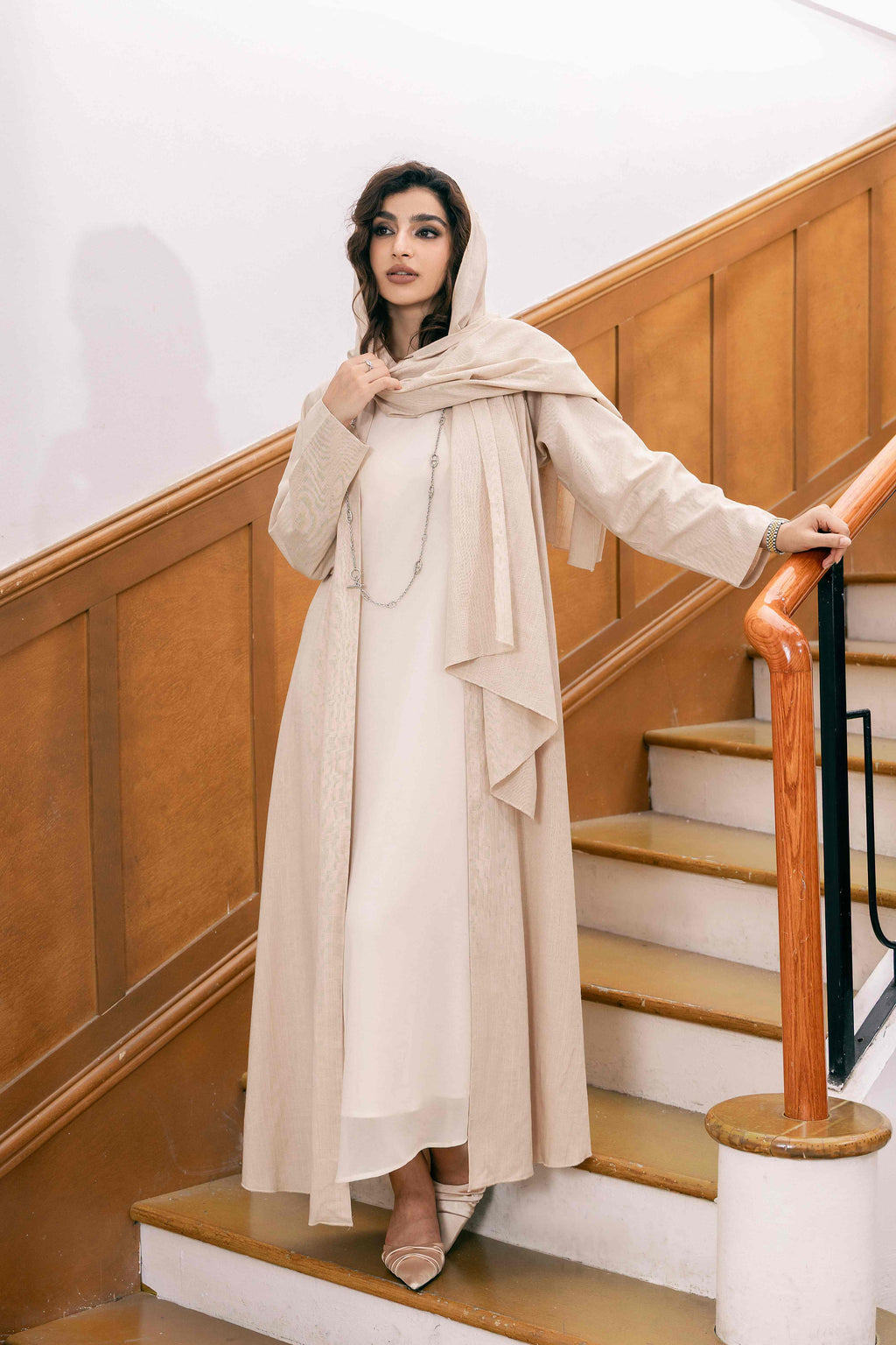 طقم عباية من الكتان بتصميم كلاسيكي بلون كاكي فاتح P25024