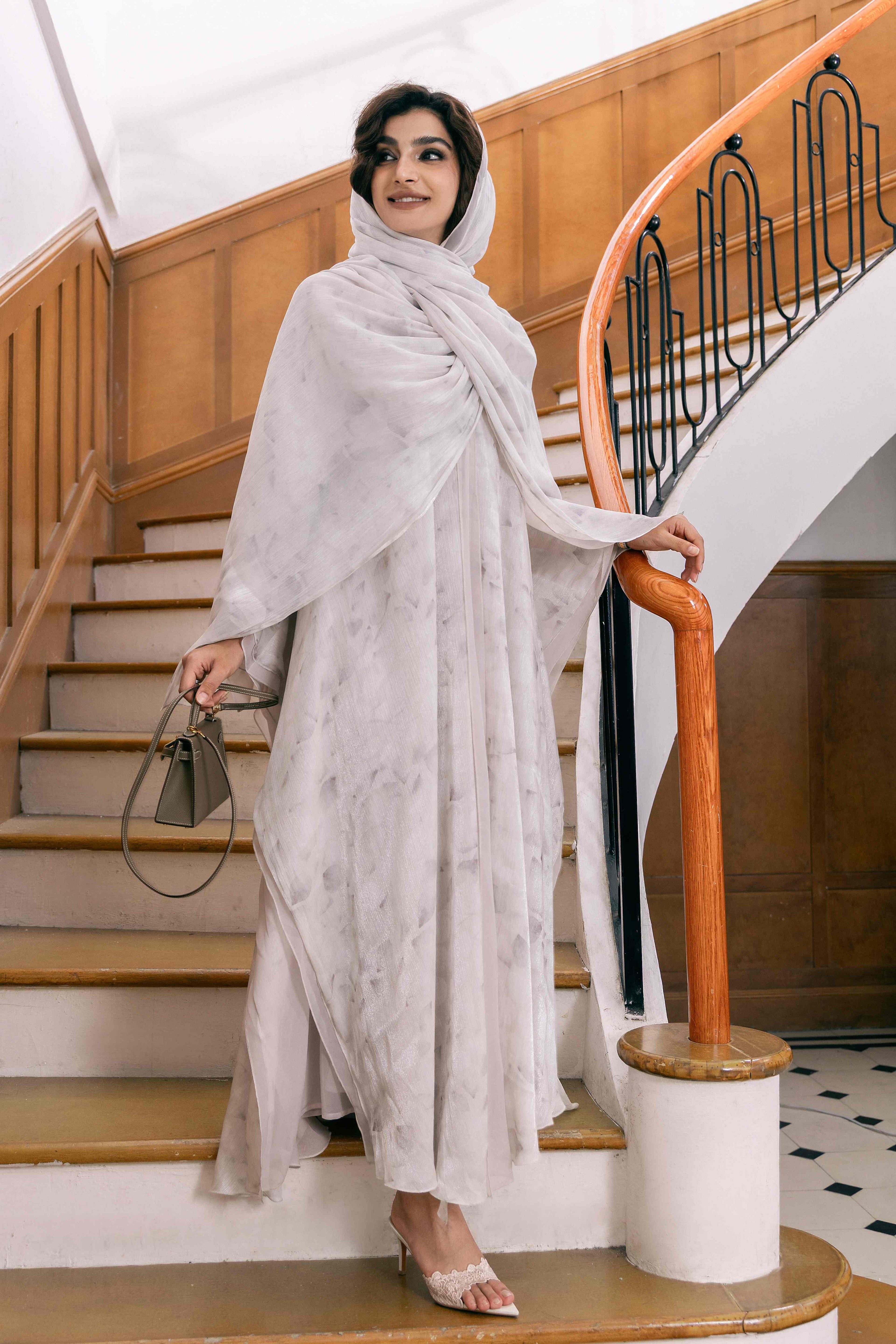 Ensemble abaya beige à motif floral P25004