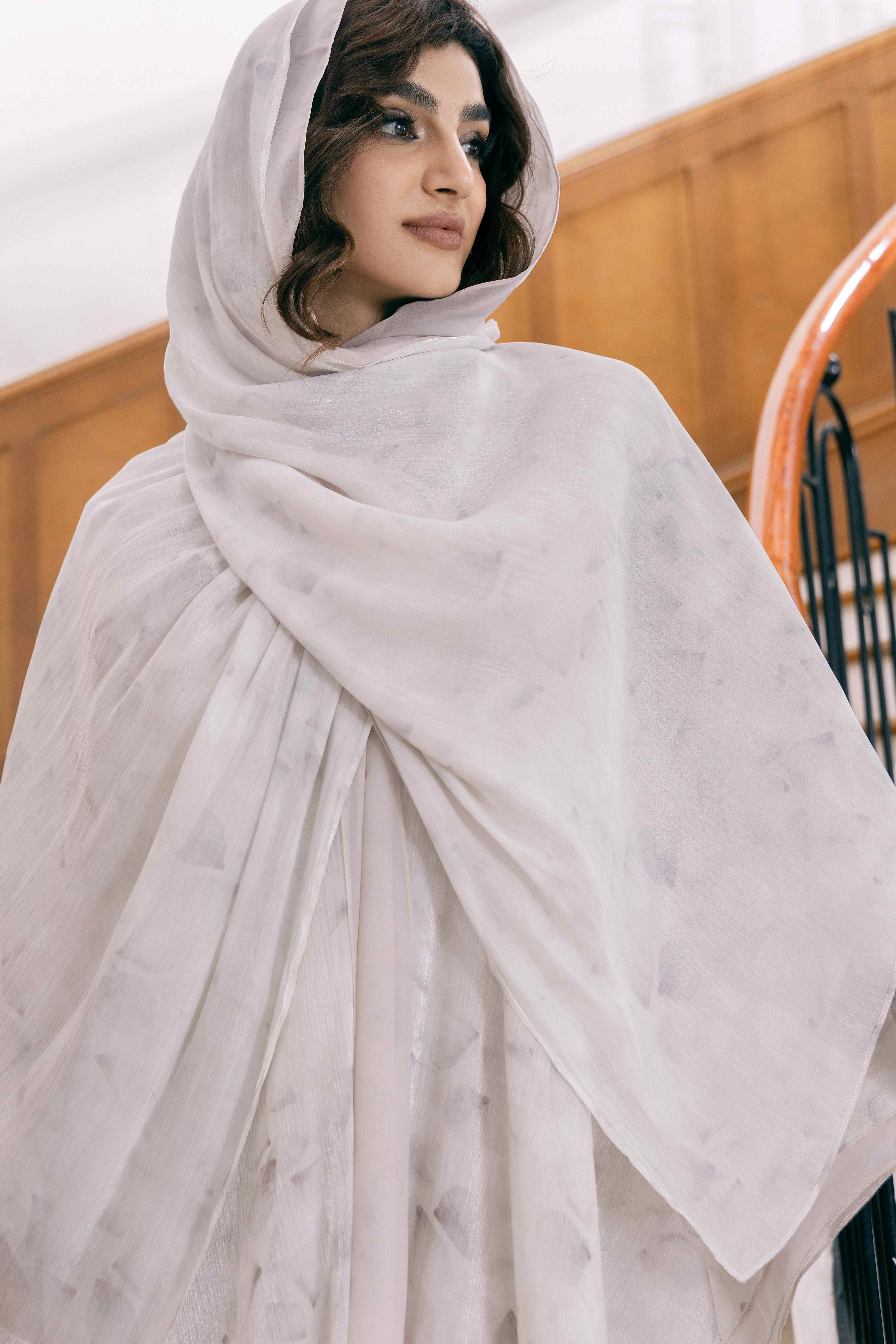 Ensemble abaya beige à motif floral P25004