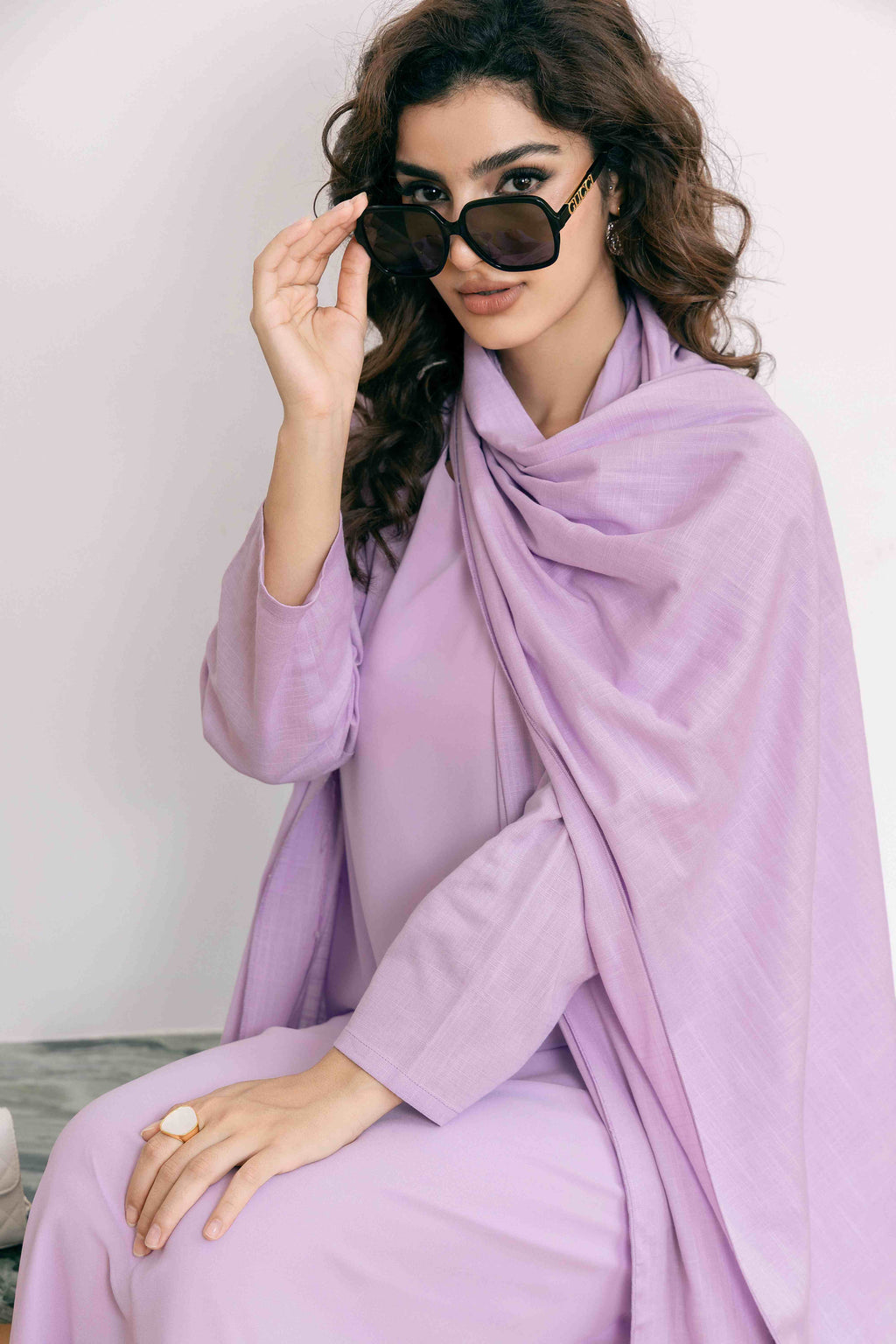 طقم عباية من الكتان بتصميم كلاسيكي بنفسجي فاتح P25024