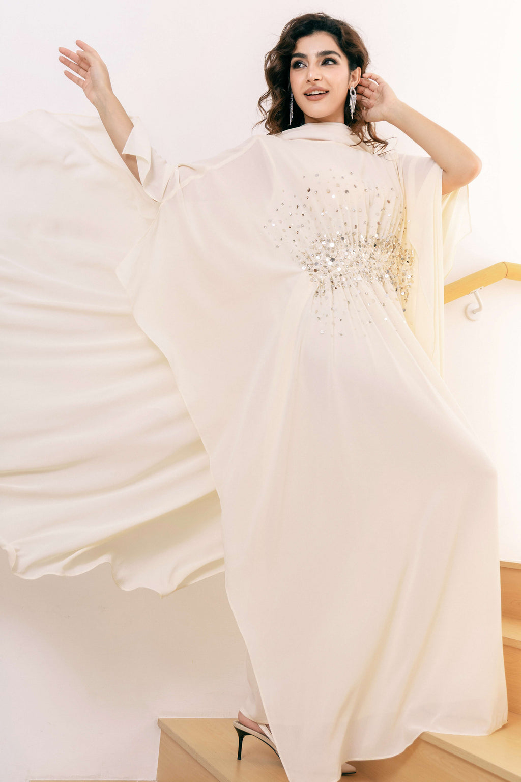 Ensemble robe abaya beige clair ornée de sequins P25017