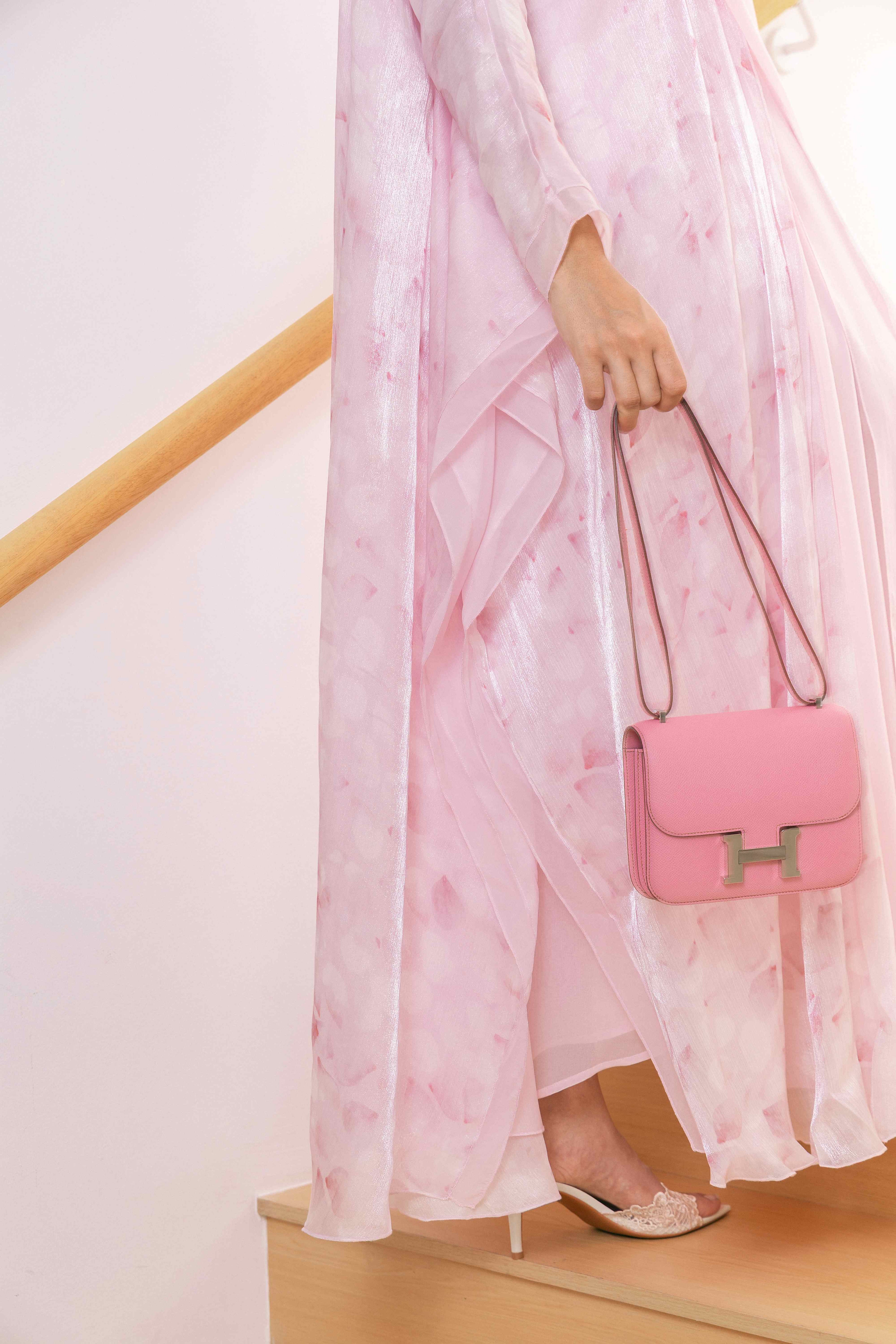 Ensemble abaya à motif floral rose clair P25004