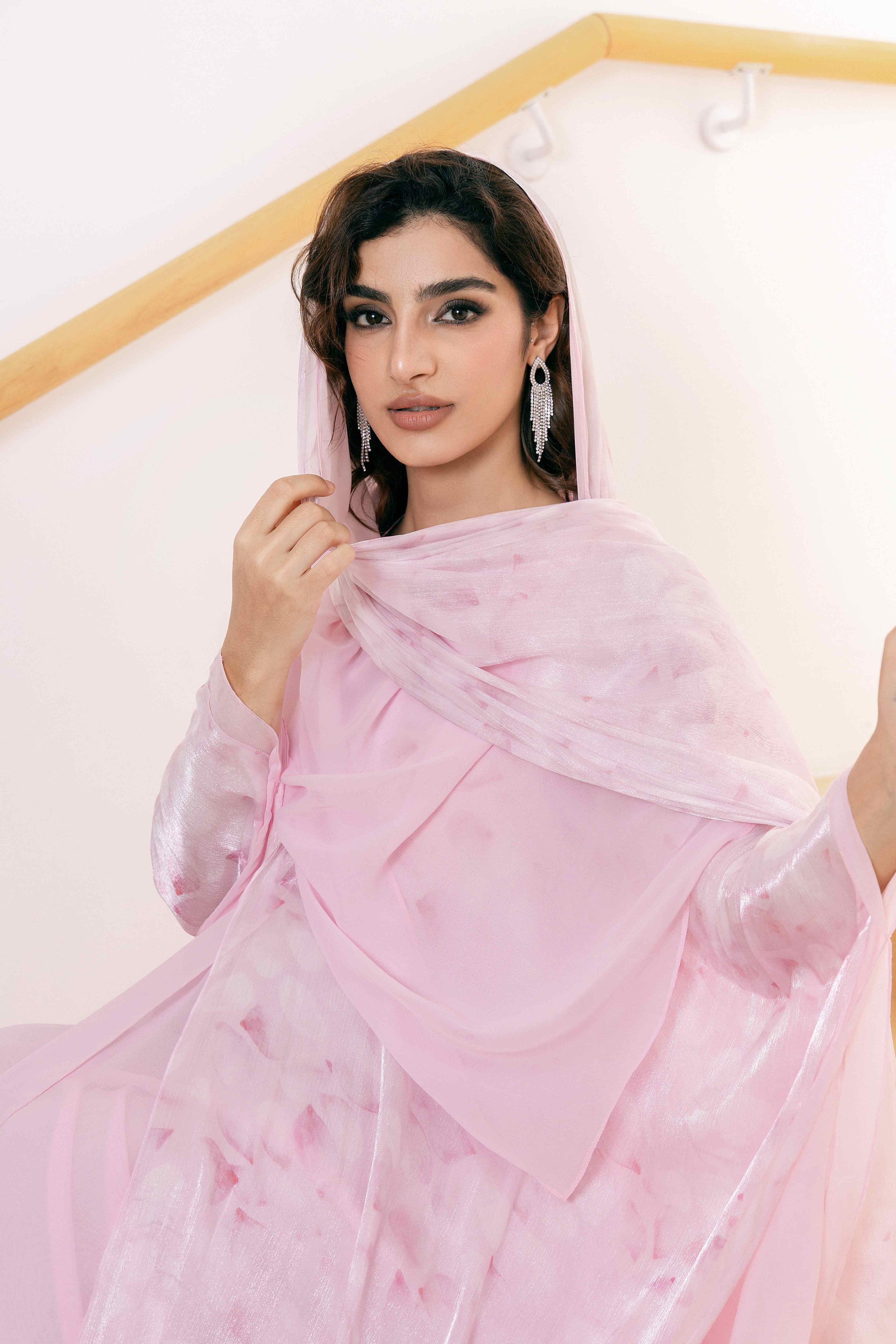 Ensemble abaya à motif floral rose clair P25004