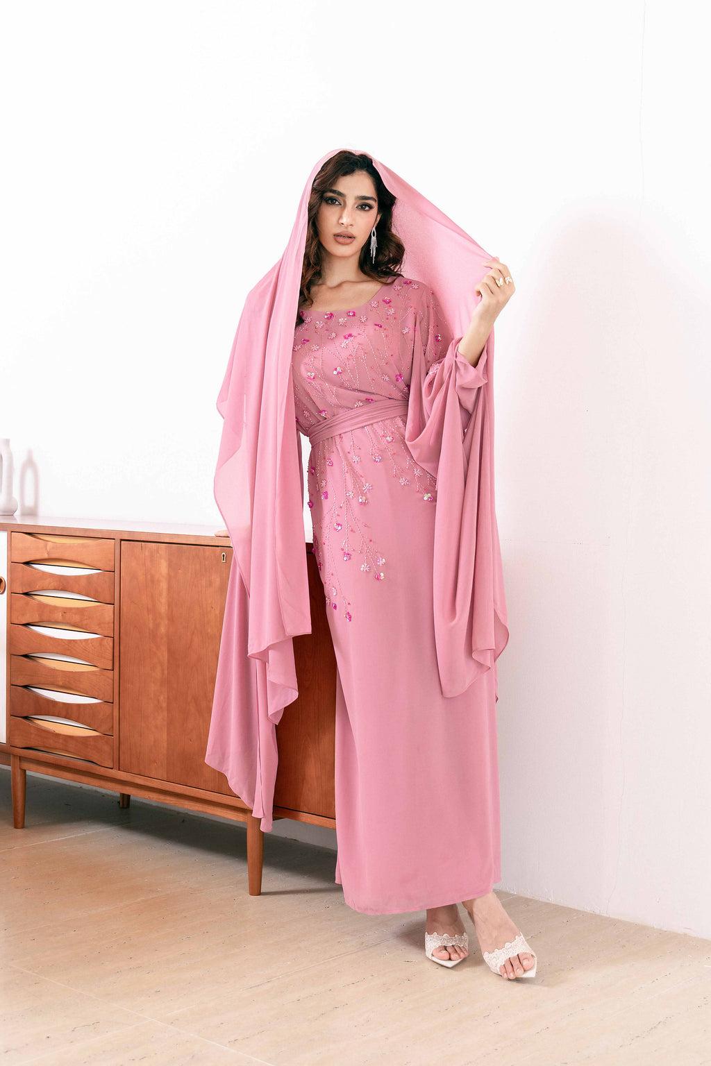 P25018 Ensemble robe abaya rose faite main ornée de sequins