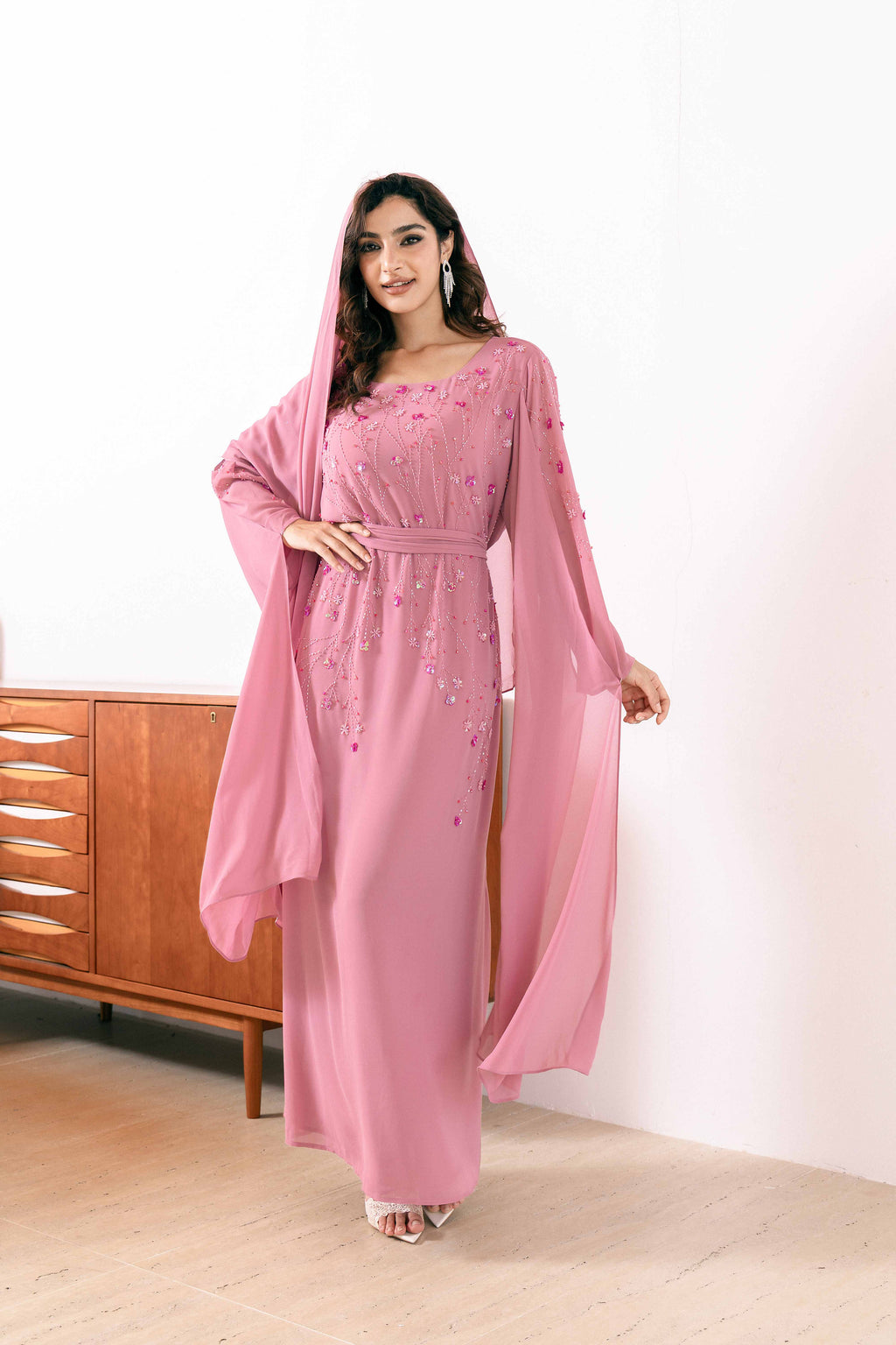 P25018 Ensemble robe abaya rose faite main ornée de sequins