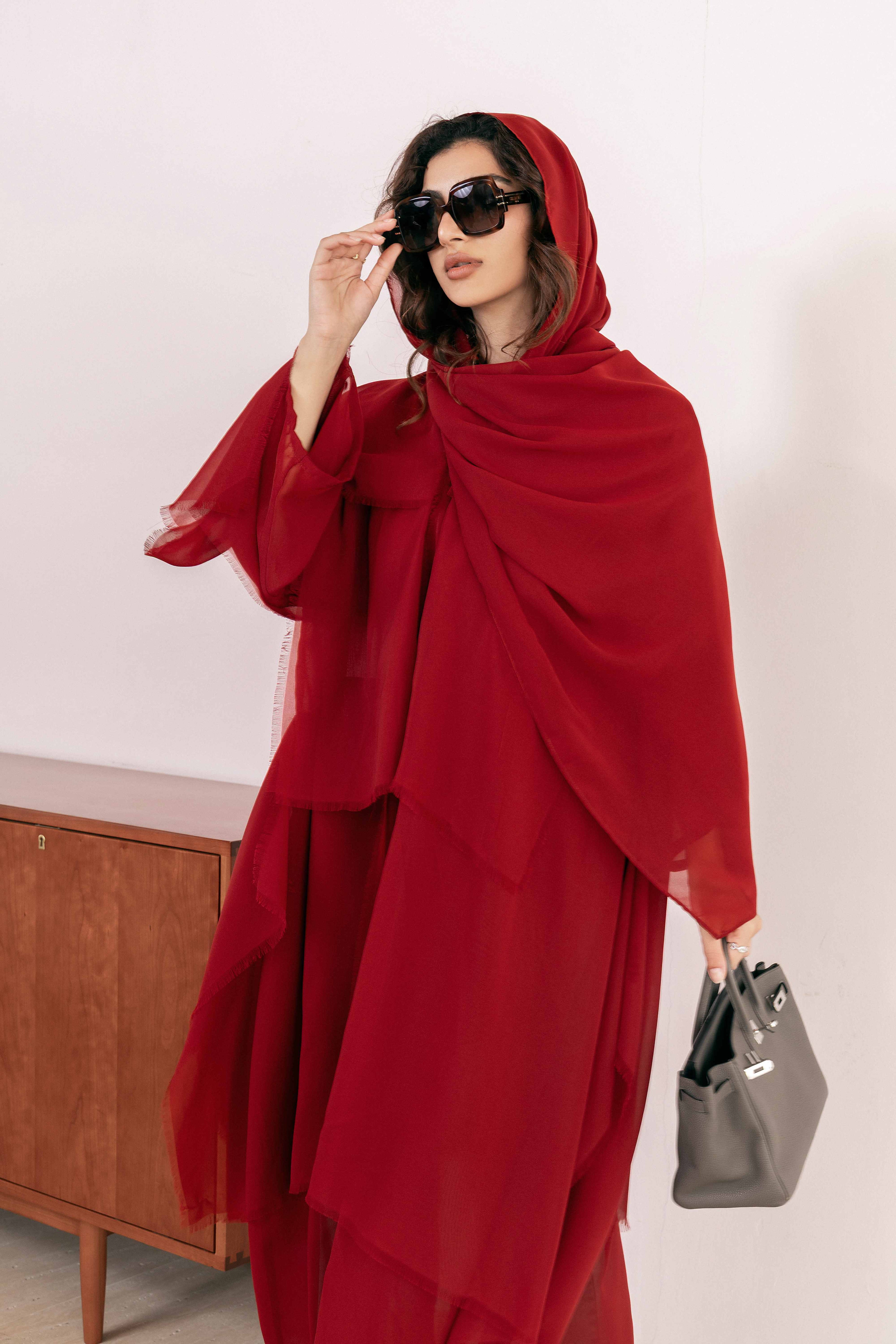 طقم عباية ومعطف أحمر فاتح شفاف مزين بالشراشيب P25025