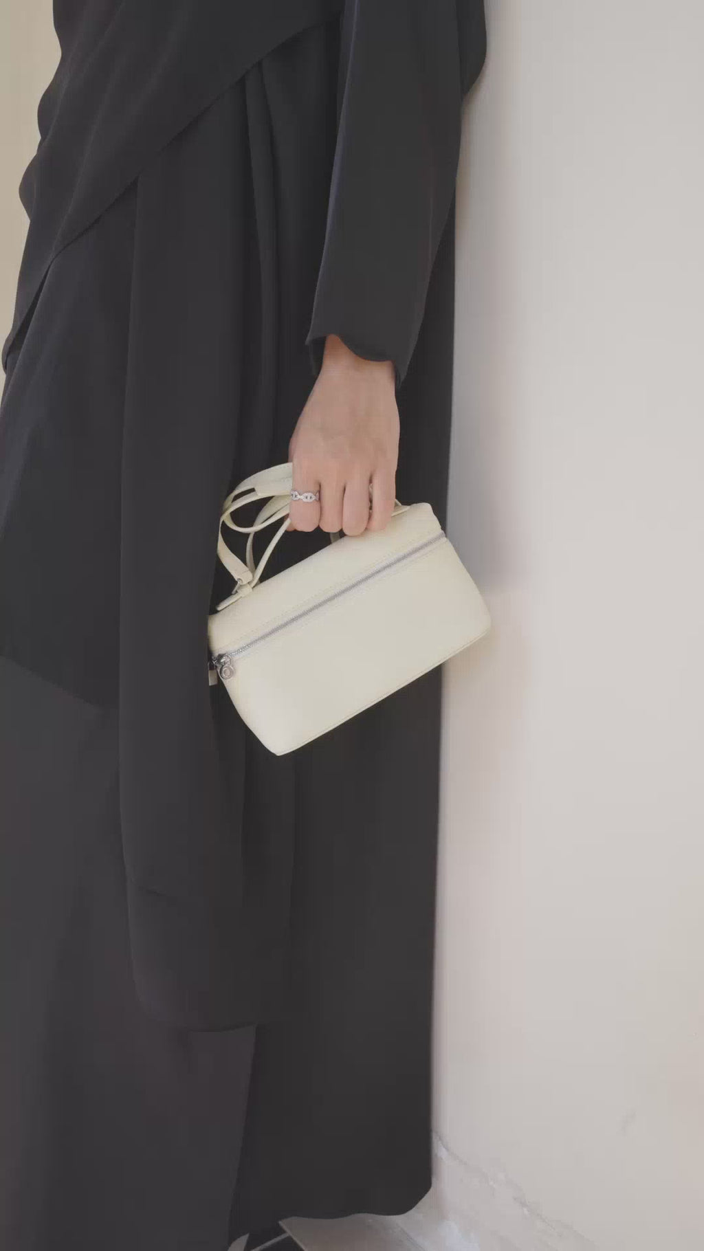 طقم عباءة ومعطف أسود اللون P25027