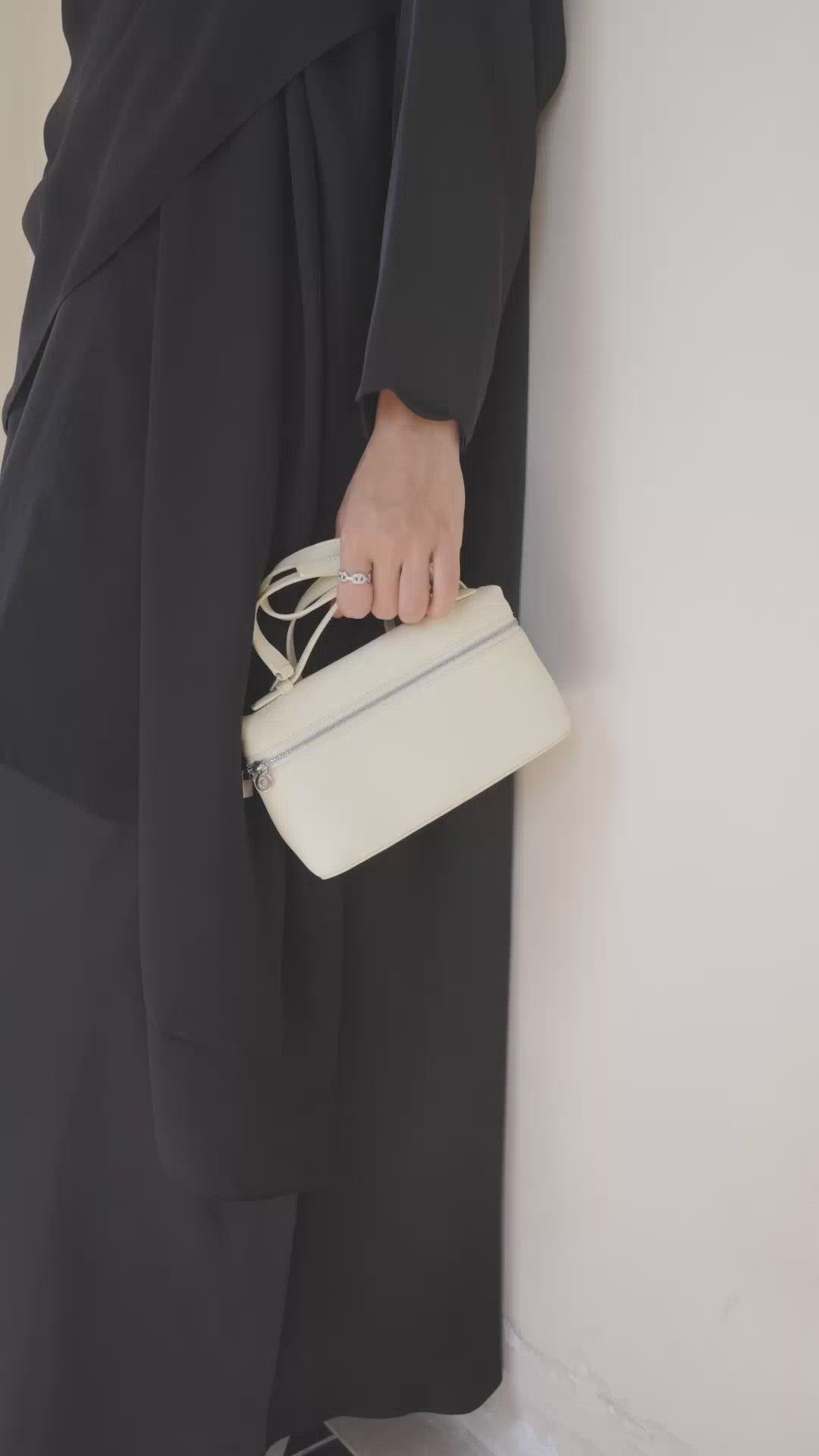 طقم عباءة ومعطف أسود اللون P25027