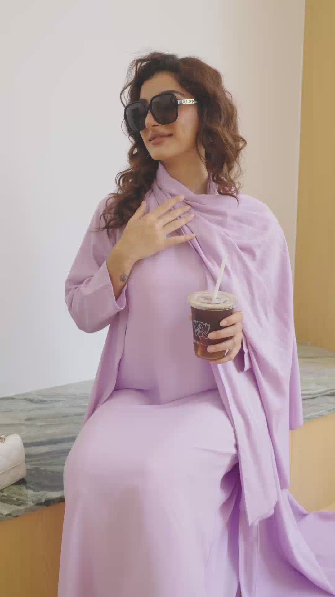 طقم عباية من الكتان بتصميم كلاسيكي بنفسجي فاتح P25024